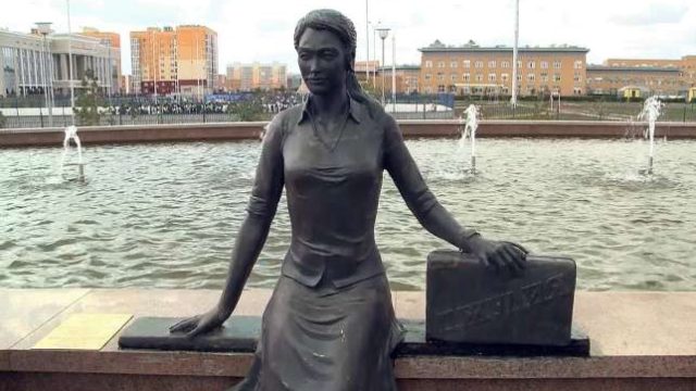 Оралда Батырхан Шүкеновке ескерткіш қойылды