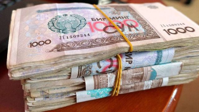 Өзбекстанда доллар бағамы 8077 сумға дейін көтерілді