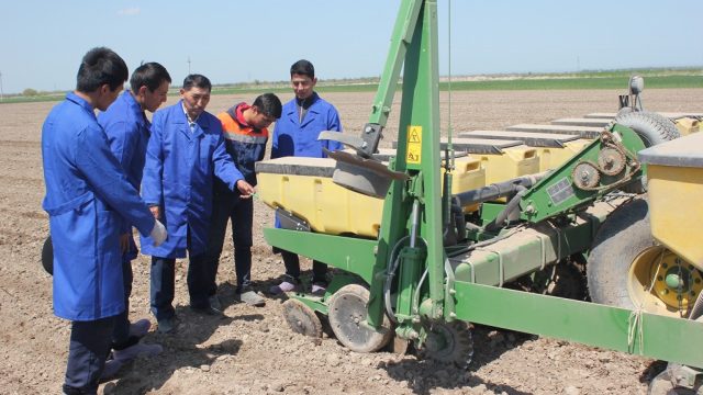 Мәлік Мырзалин Қосшы кентінің шаруашылығымен танысты