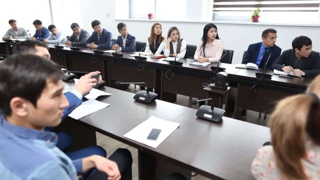 Латын әліпбиінің парламентке ұсынылған нұсқасы жастардың көңілінен шықты
