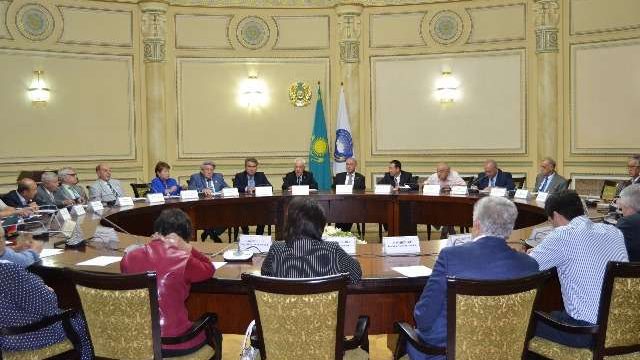«Біз латын әліпбиіне көшпейміз, қайта ораламыз» — Қазақстан халқы Ассамблеясы