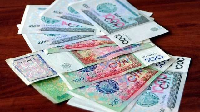 Өзбекстан валютасы екі есеге құнсызданды