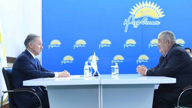 Н.Нығматулин Атыраудағы «Нұр Отан» партиясының филиалында азаматтарды қабылдау өткізді