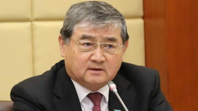 Қазақ тілді сайттарда трайбализм күшейіп келеді — Сауытбек Әбдірахманов