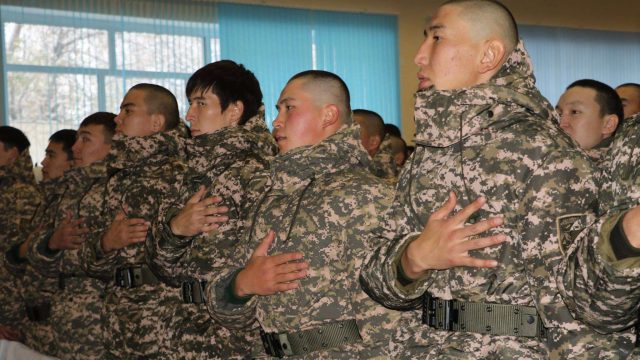 Әскерге Жайық бойынан жас сарбаздар аттанды
