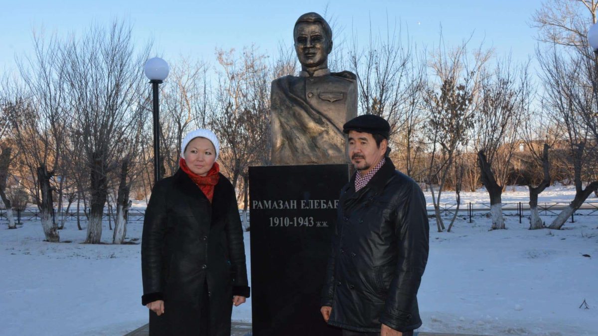 Рамазан Елебаевтың мүсіні