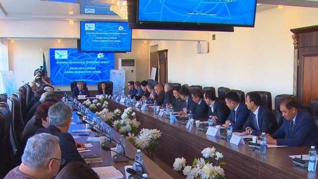 Алматылық ғалымдар латын әліпбиіне көшудің алғышарттарын талқылады