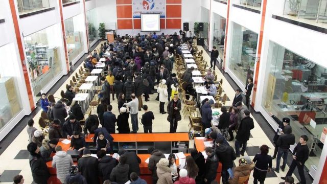 Аудан жастары қарияға су тартып берді