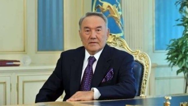 Нұрсұлтан Назарбаев Қазақстан халқын Конституция күнімен құттықтады