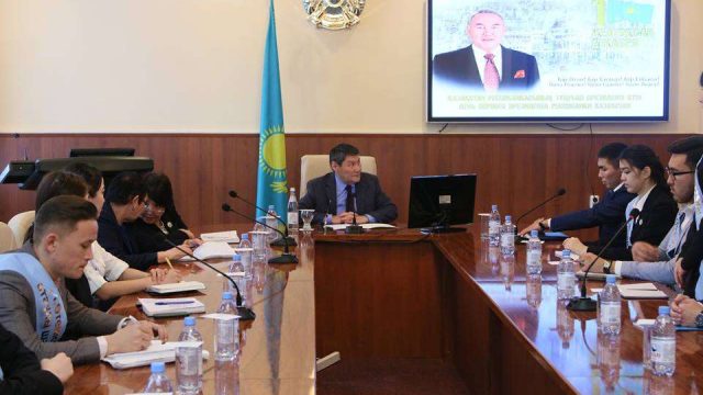 Батыс Қазақстан мемлекеттік университетінің ректоры жастармен кездесті