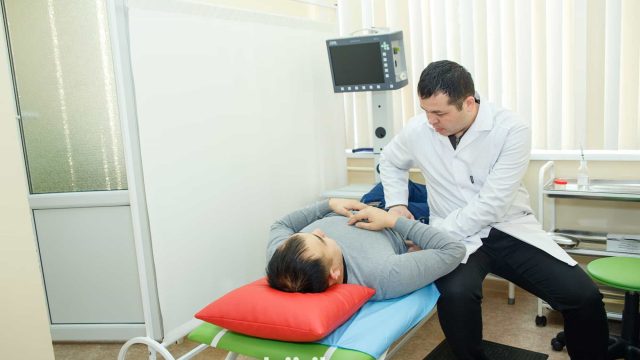 Уролог Нұрлан Елжанұлы: Сыра еркек гормонын төмендетіп, бедеулікке себеп болады
