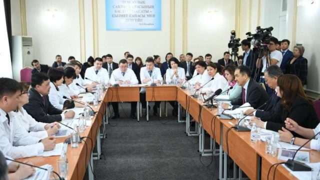 Бақытжан Сағынтаев ОҚО денсаулық сақтау қызметкерлерімен кездесті