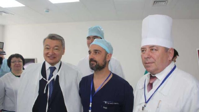 Өскеменде ота жасайтын робот сынақтан өтті