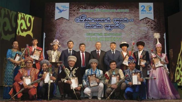 Жыраулар өзара бақ сынасты