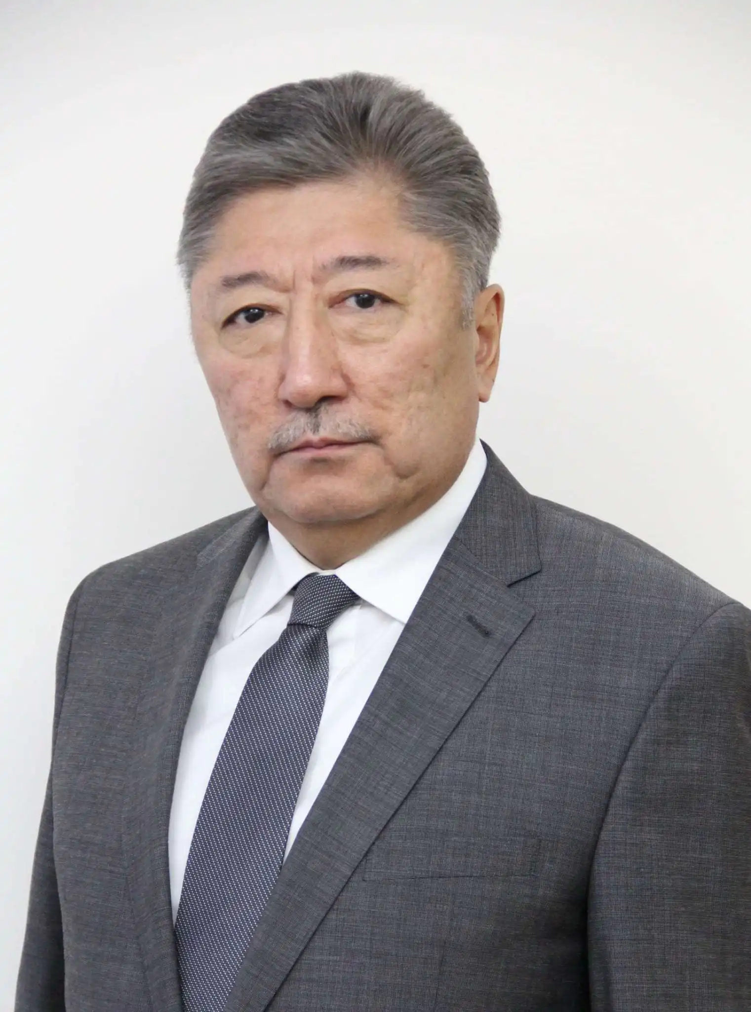 Университет ректоры: Жалған сертификатпен оқуға түскендердің тізімін халық білу тиіс