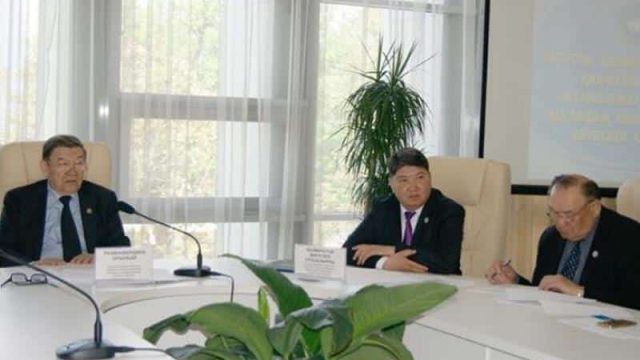 «Қазақ тіліндегі 100 жаңа оқулық» жобасы талқыланды