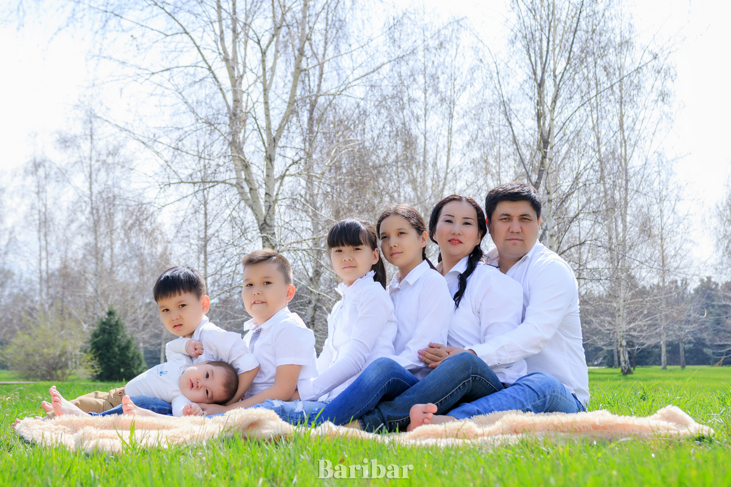 Отбасылық құндылықтар. Казахская семья. Семей Казахстан. Казахская семья фотосток. Кыргызская семья.