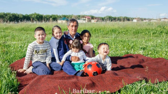 Жалғызбасты әке: Баланы айқаймен тәрбиелеу — қате