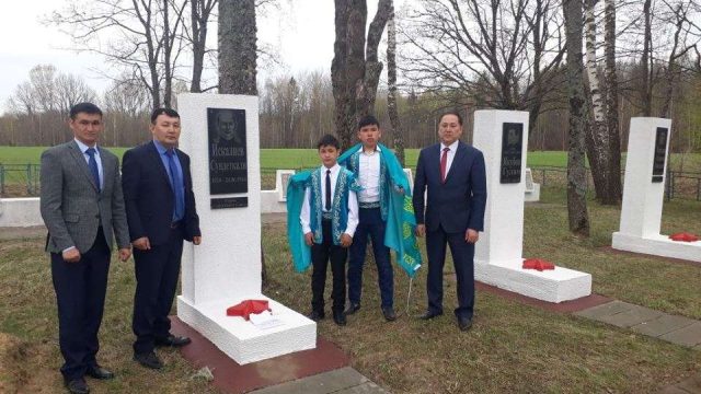 Батысқазақстандықтар батыр бабасының басына барды