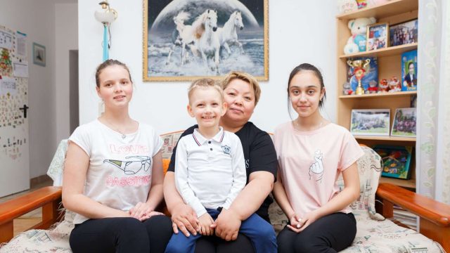 SOS қалашығы: Балалар үйі жабылғанда тәрбиеленушілер қайда кетеді?