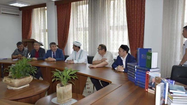 «Арыс» баспасы ҚДМБ-на 5 млн.теңгеден асатын кітаптар тарту етті