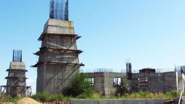 Семейдегі құрылысы аяқталмай тұрған орталық мешітті кәсіпкер салып бермек