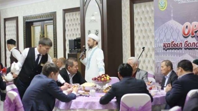 Астана әкімі «Әзірет Сұлтан» мешітінде тегін ауызшар берді