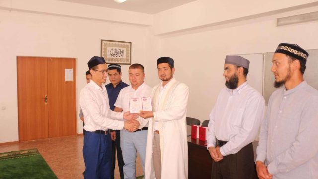 «Һибатулла Тарази» медресесінің түлектеріне диплом табысталды