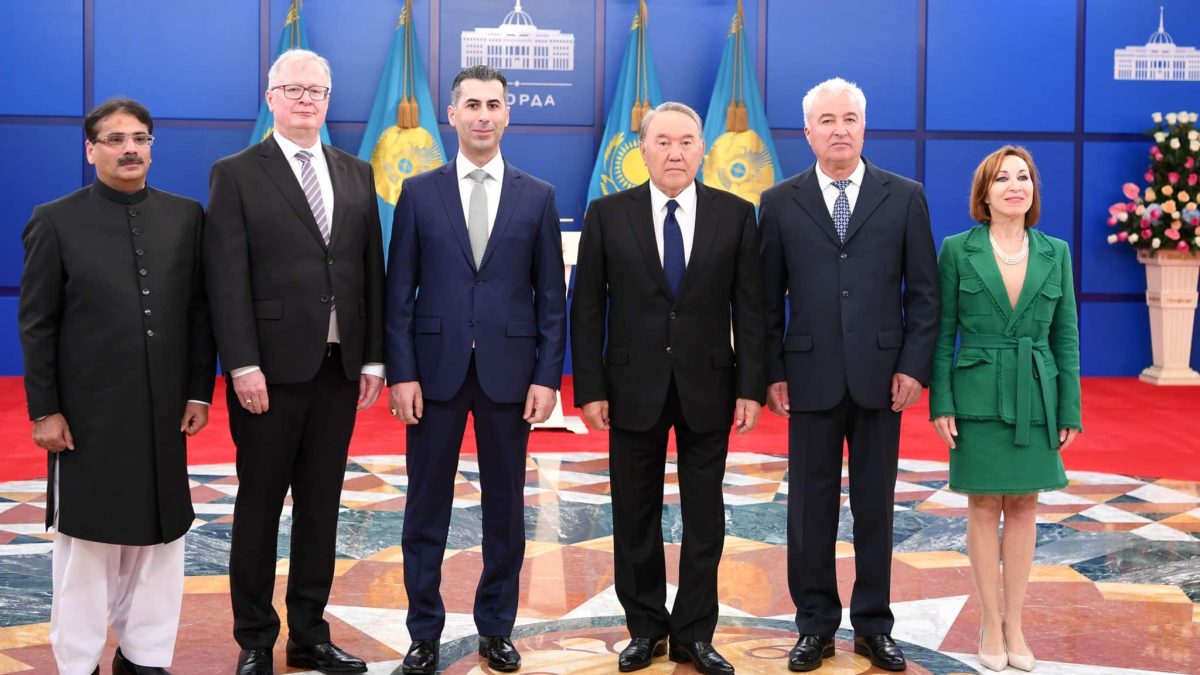 1048f058602a6b61306295143b3e298d scaled Нұрсұлтан Назарбаев елшілерден сенім грамоталарын қабылдады