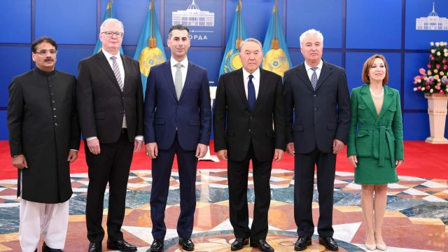 Нұрсұлтан Назарбаев елшілерден сенім грамоталарын қабылдады