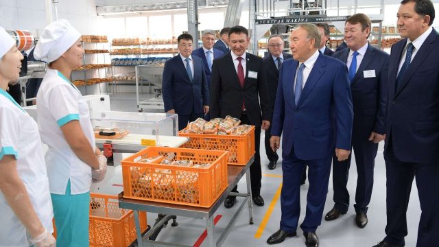 Нұрсұлтан Назарбаев Атырау облысындағы индустриялық аймақта болды