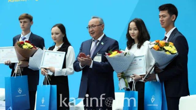 Үздік заңгерлер 1 миллион теңге сыйақы алды