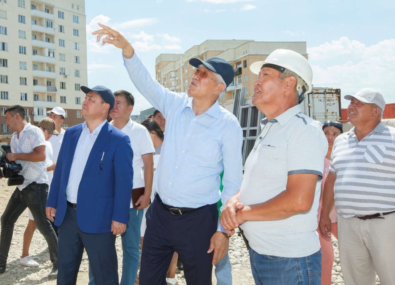 Амандық Баталов Талдықорғандағы жаңа сквер дизайнын жарамсыз деп тапты