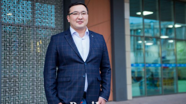 «Болашақ» түлегі Берік Тұрсынбек: АҚШ-қа қарағанда Қазақстанда мүмкіндік көп