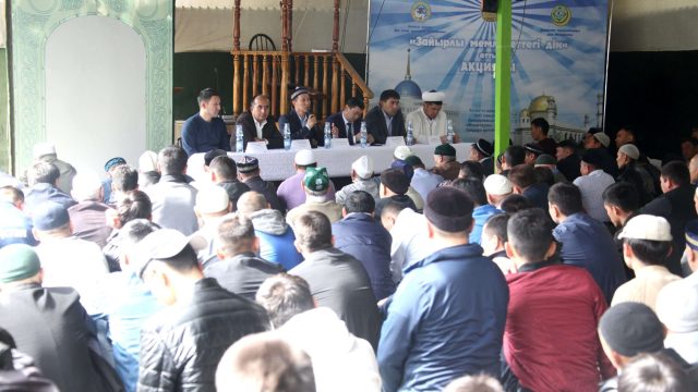 Мешіт жамағатына зайырлы мемлекеттегі дін туралы айтылды