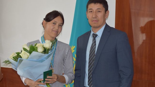 Атырауда 19 көпбалалы ана алтын және күміс алқалармен марапатталды