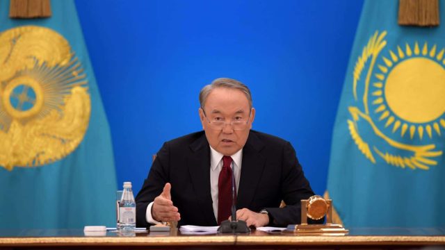 Нұрсұлтан Назарбаев өрттен қаза тапқан бес баланың отбасына көңіл айтты