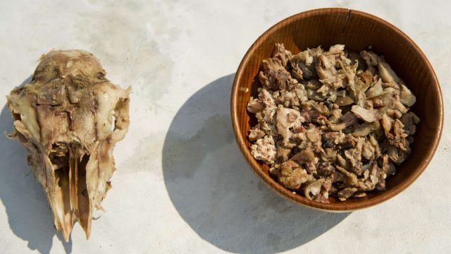 Мипалау — бас табақ әзірленген күнгі жеңсік ас