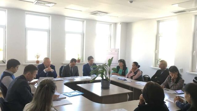 Ғалымдар аудан әкімдігінде зайырлы мемлекеттің сипаттары туралы айтты