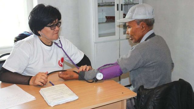 Денсаулық сақтау қызметкерлерінің жалақысы 30%-ке артады