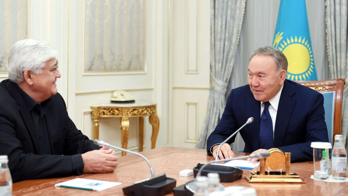 Назарбаев пен Әлібек Дінішев
