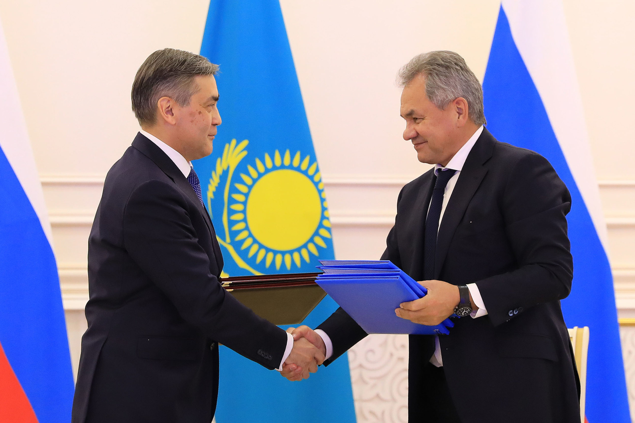 Нұрлан Ермекбаев пен Сергей Шойгу Нұрлан Ермекбаев пен Сергей Шойгу