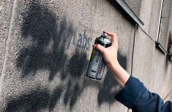 Астанада есірткіні жарнамалайтын граффитилер жойылып жатыр