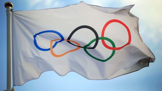 Олимпиада формасын таңдайтын комиссияға қандай спортшылар кірді?