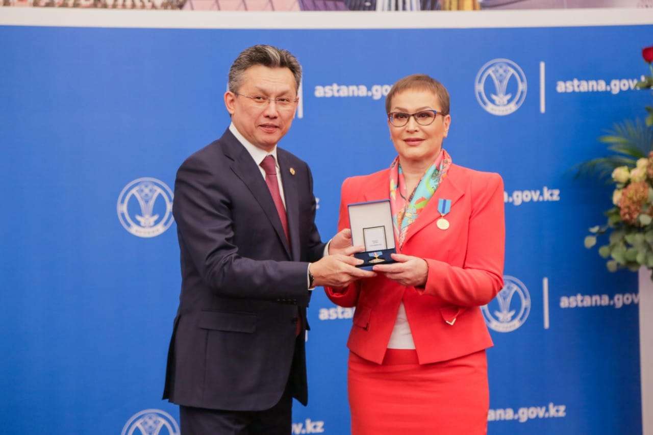Астана әкімі Тәуелсіздік мерекесі қарсаңында мемлекеттік наградаларды табыстады