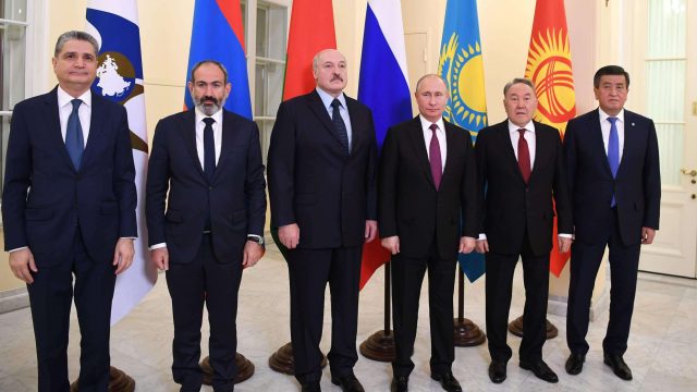 Нұрсұлтан Назарбаев ЕАЭО елдерінің келесі саммитін Астанада өткізуді ұсынды