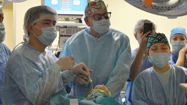 Елімізде Паркинсонға шалдыққан 300-ден астам пациентке операция жасалды