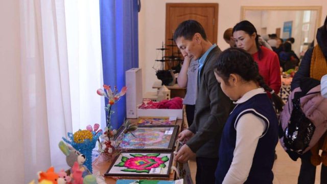 Астаналық оқушылар Президентке арнаған тілегін суретпен жеткізді