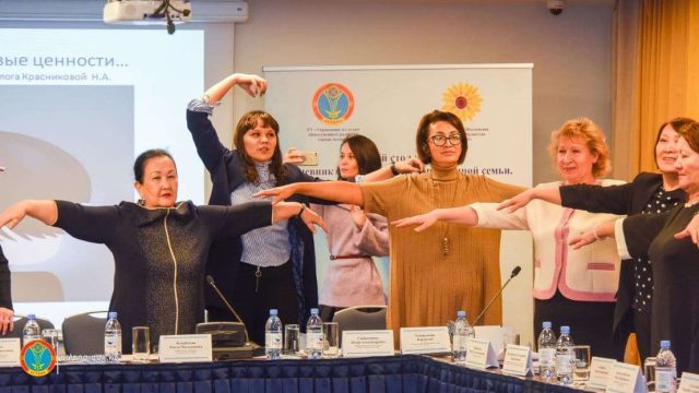 Астанада түрлі саланың мамандары отбасылық дағдарыс кезеңдерін талқылады