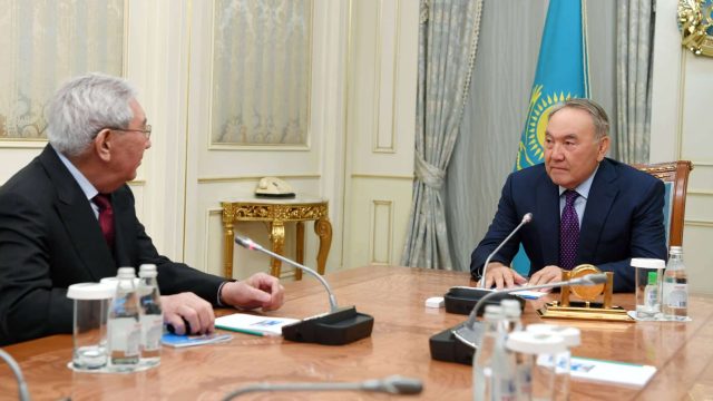 Нұрсұлтан Назарбаев пен Мырзатай Жолдасбеков өзекті мәселелерді талқылады